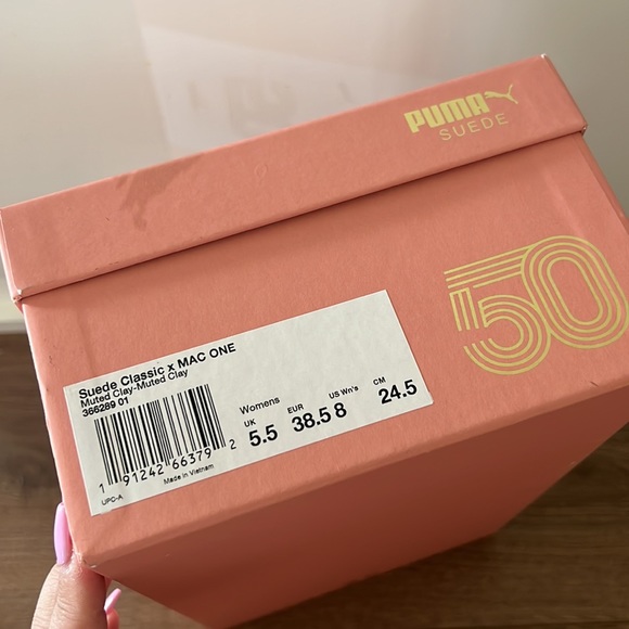 Brand new limited edition MAC cosmetics x PUMA suede crème d’nude sneakers W8 - Picture 8 of 8